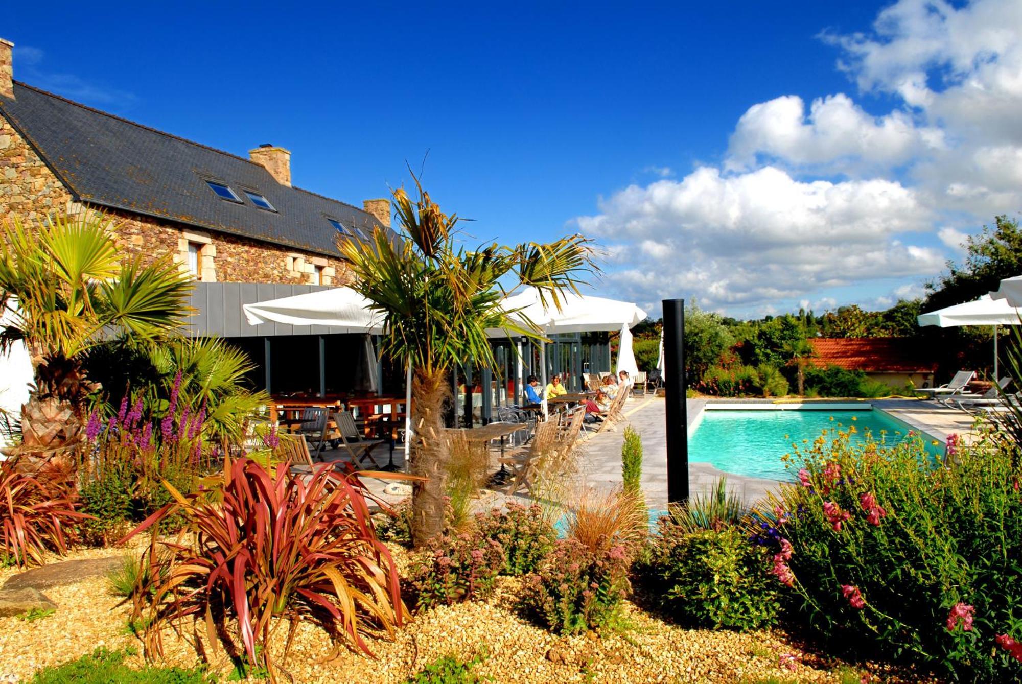 Domaine De Kermodest Hotel Quemper-Guezennec ภายนอก รูปภาพ