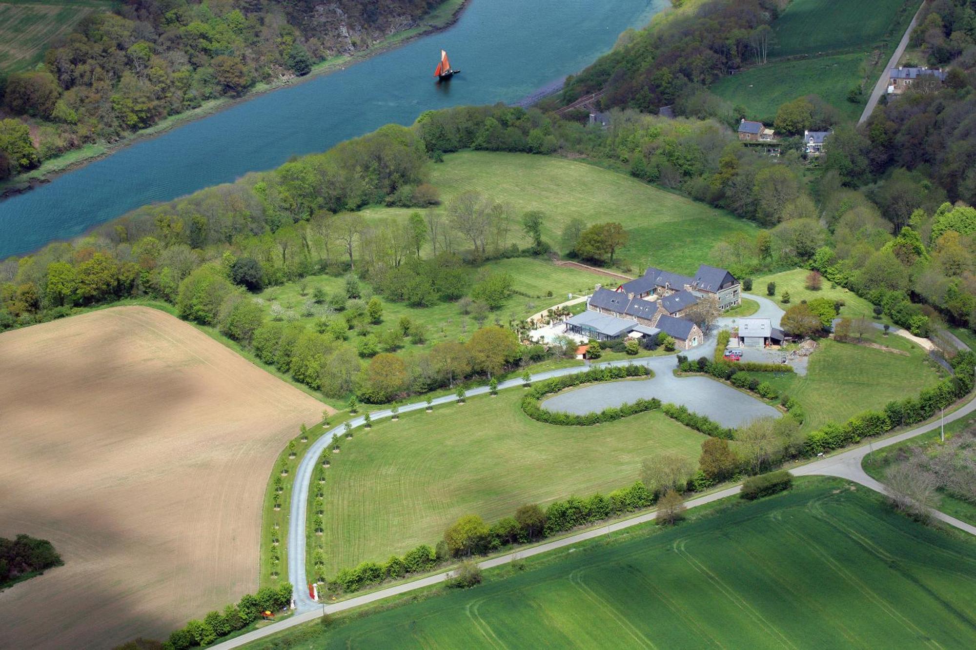 Domaine De Kermodest Hotel Quemper-Guezennec ภายนอก รูปภาพ