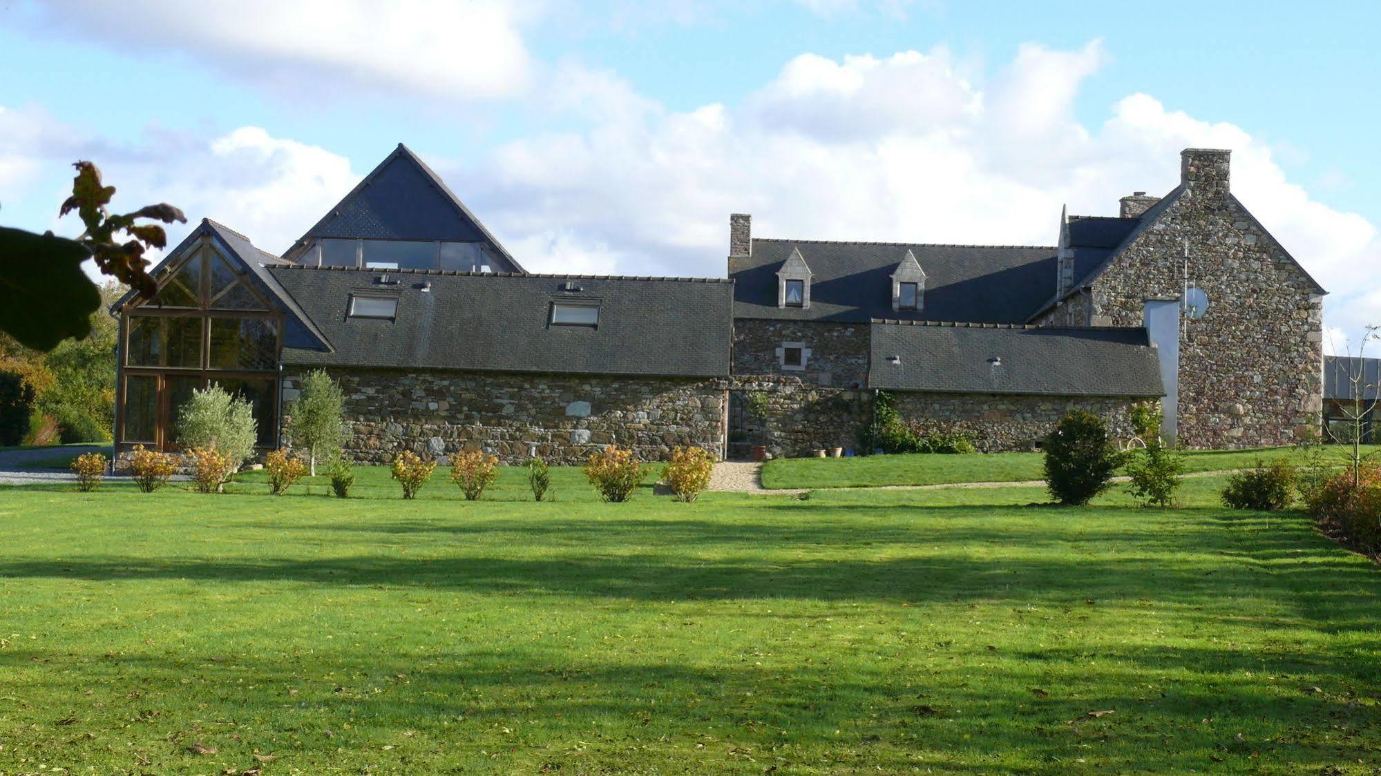 Domaine De Kermodest Hotel Quemper-Guezennec ภายนอก รูปภาพ